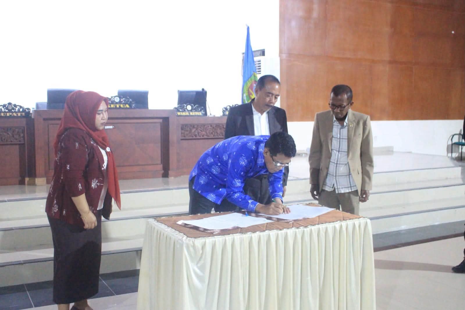 Bupati Parigi Moutong Hadiri Rapat DPRD Dengan Agenda Laporan Badan Anggaran Dan Penandatanganan Nota Kesepakatan KUA-PPAS APBD 2027