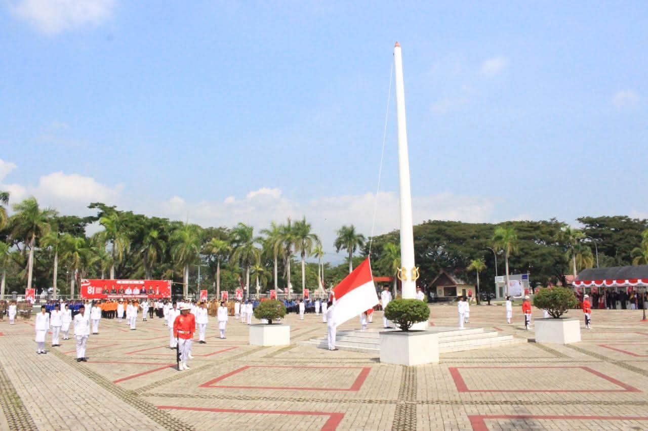 Bupati Parigi Moutong Pimpin Upacara HUT RI Ke 81 dan Serahkan Sejumlah Penghargaan