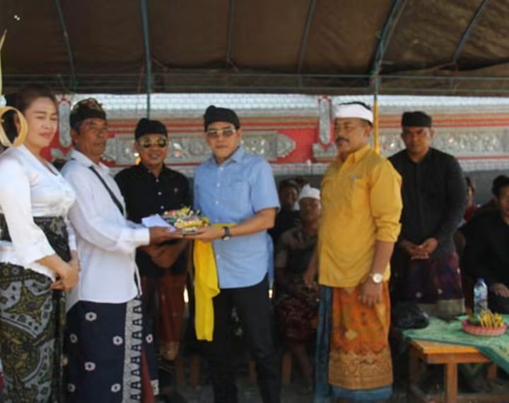 Bupati Erwin Burase Hadiri Pengabenan Massal (Ngerit) Desa Pekraman Adat Pancakerti